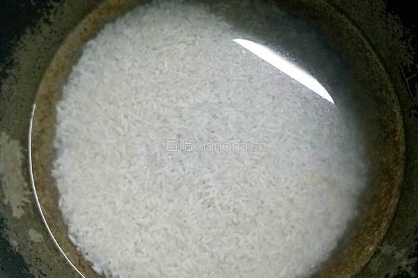 腊肠焗饭的做法图解2