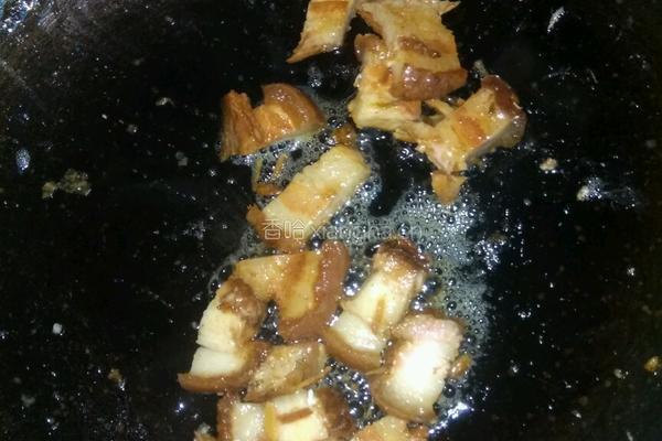 扣肉炒白菜的做法图解1