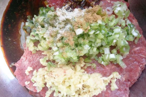 牛肉萝卜馅彩色蒸饺的做法图解3