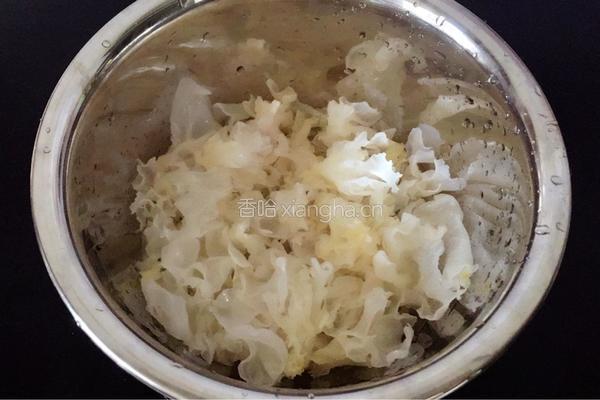 红枣银耳汤的做法图解3