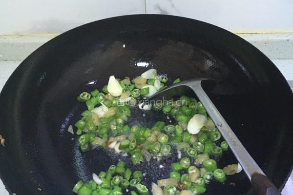 精致火腿泡椒笋的做法图解4