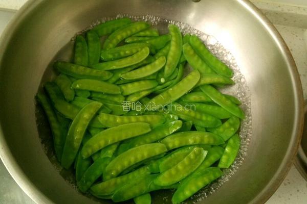 腊肠炒荷兰豆的做法图解4