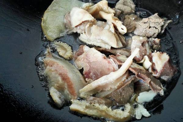 青椒洋葱炒牛杂的做法图解2