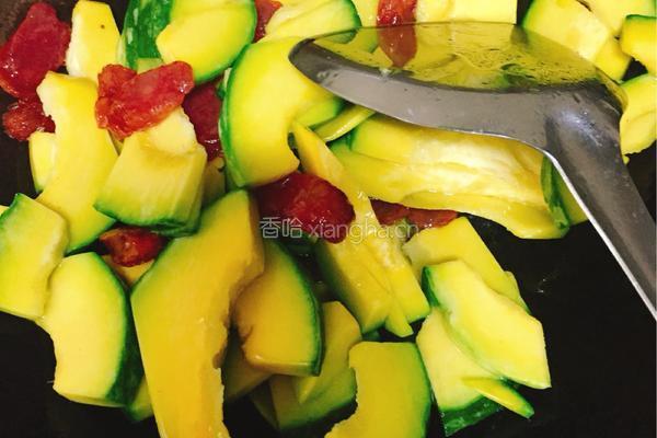 嫩南瓜炒腊肠的做法图解3