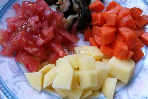 咖喱鸡丁烩饭的做法图解1