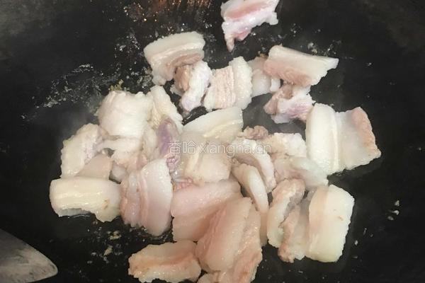 五花肉焖炸豆腐的做法图解2