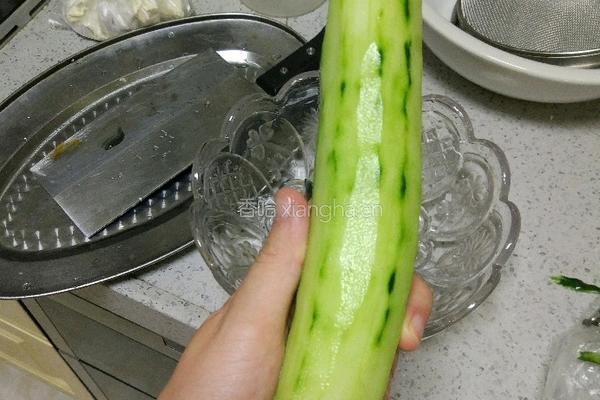 黄瓜皮蛋汤的做法图解1