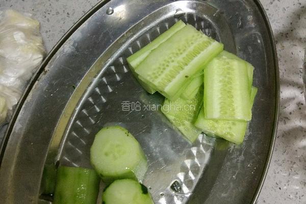 黄瓜皮蛋汤的做法图解2