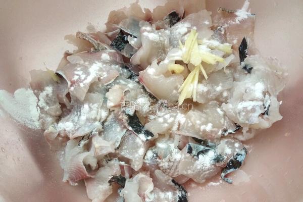 酸菜鱼的做法图解1