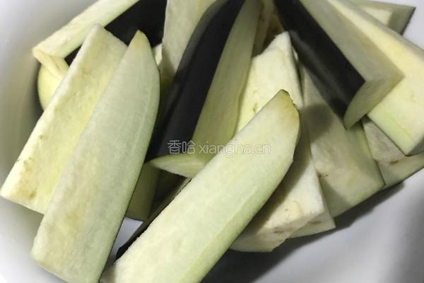 凉拌茄子的做法图解1