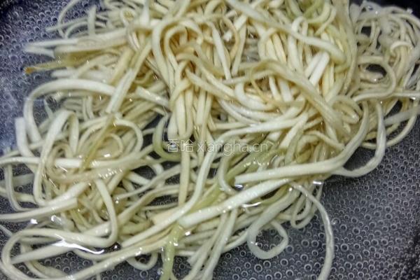 鮮葫芦瓜遇上乾葫芦絲的做法图解2
