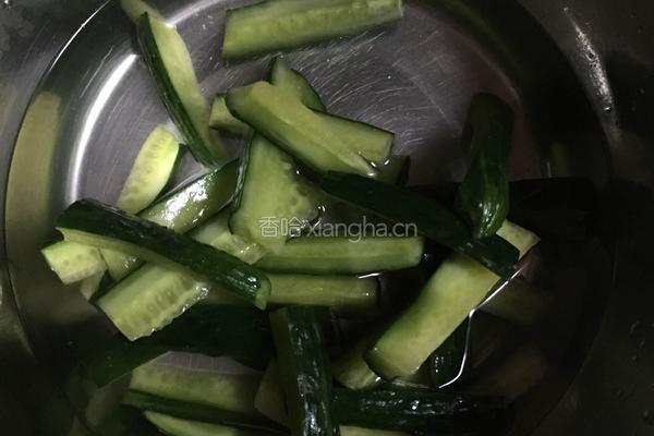 秘制腌黄瓜的做法图解3