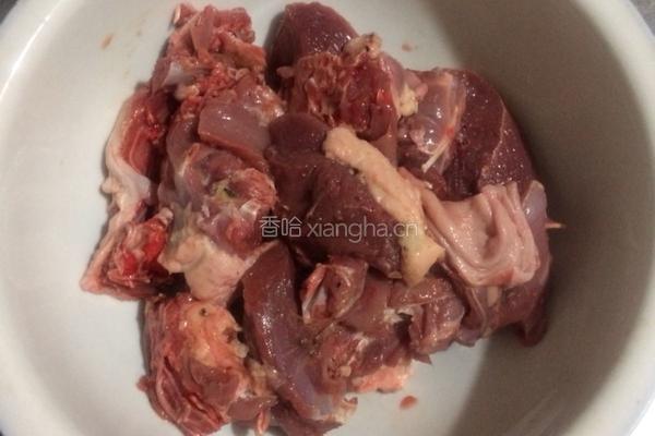 马蹄胡萝卜冬瓜薏米水鸭汤的做法图解2