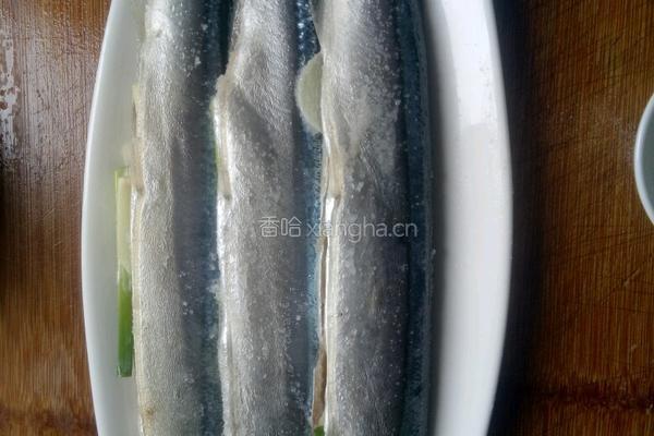风味秋刀鱼的做法图解4