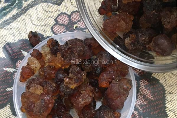 桃胶银耳羹的做法图解2