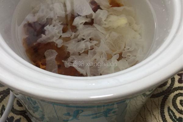 桃胶银耳羹的做法图解6