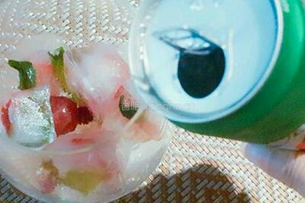 花朵水果冰雪碧特饮的做法图解11