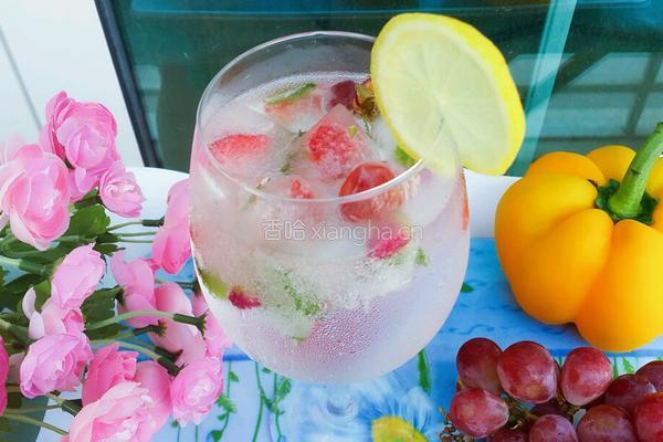 花朵水果冰雪碧特饮的做法图解14
