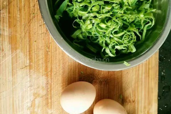 菏叶炒鸡蛋的做法图解3
