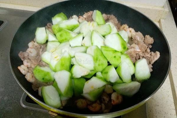 虾仁瘦肉炒丝瓜的做法图解7
