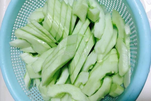 白瓜炒小黄牛的做法图解3