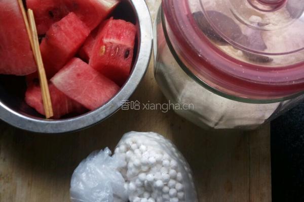 西瓜牛奶西米露的做法图解1