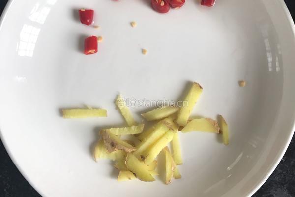 雪菜烧鸡的做法图解2