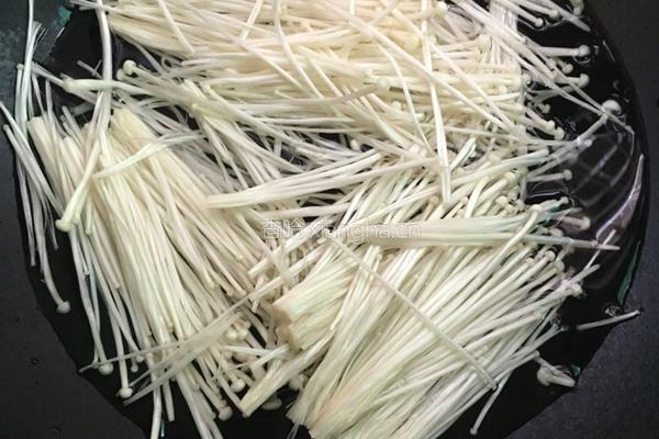 凉拌豆腐金针菇的做法图解2
