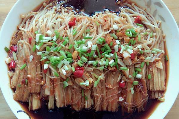 金针菇蒸剁椒沫的做法图解5