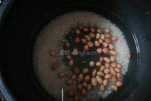 花生大米粥的做法图解3