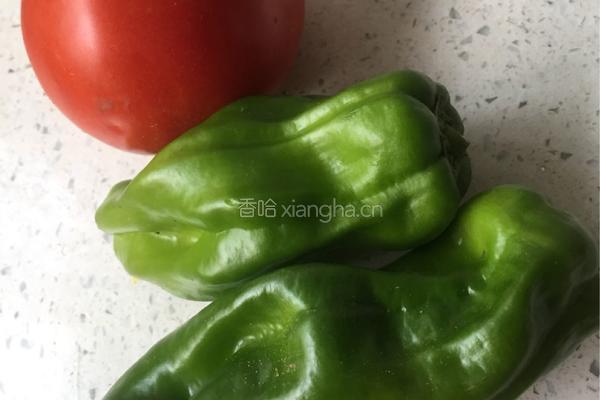 青椒西红柿（默然私房菜） 的做法图解1