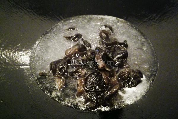 鸡汁木耳烩白菜的做法图解5
