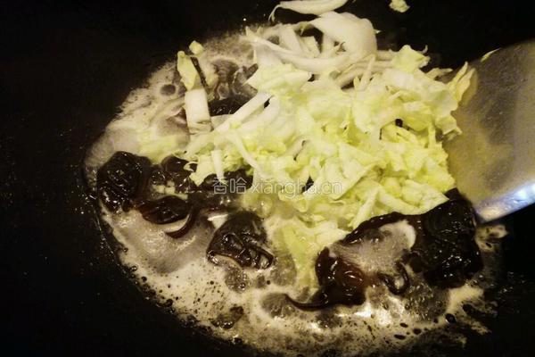 鸡汁木耳烩白菜的做法图解6