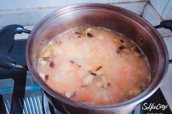 芹菜香菇虾米粥的做法图解1