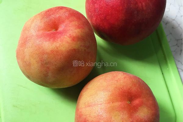 鲜榨桃汁的做法图解1