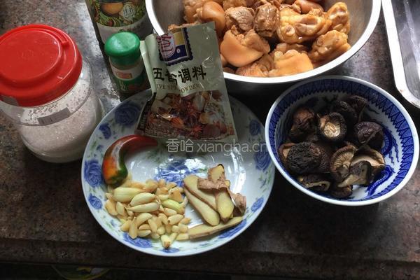 蜜汁猪手的做法图解1