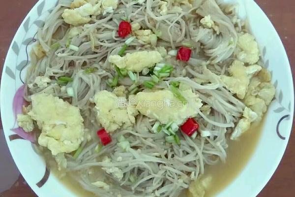 金针菇炒蛋的做法图解3