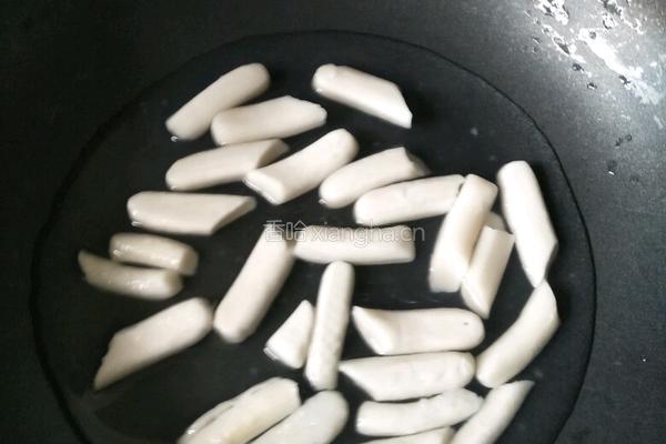 菠萝煮年糕的做法图解4