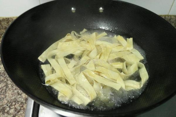 豆皮青菜肉丝汤的做法图解5
