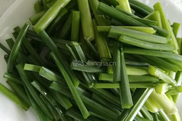 韭菜苔熏干儿炒肉丝的做法图解2