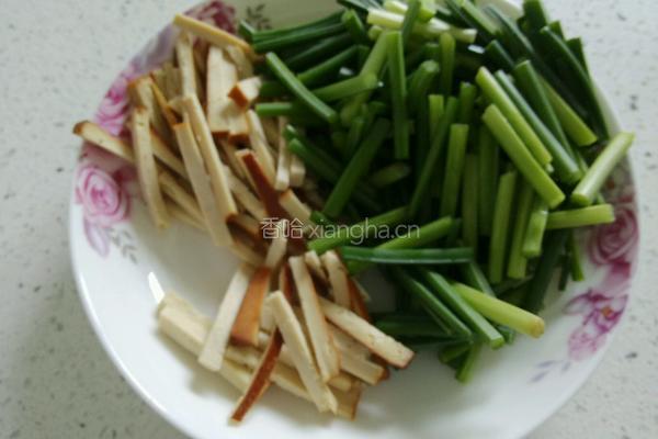 韭菜苔熏干儿炒肉丝的做法图解4