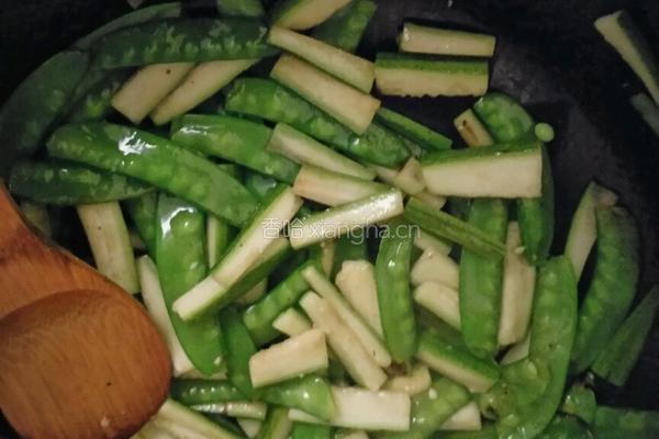 丝瓜炒荷兰豆的做法图解6