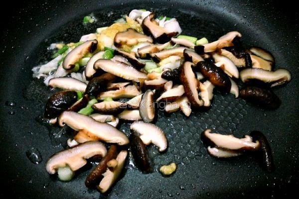 豆腐烧香菇的做法图解8