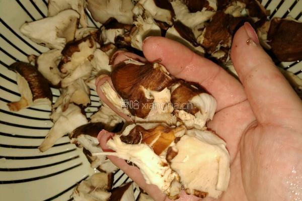 干煸香菇的做法图解3
