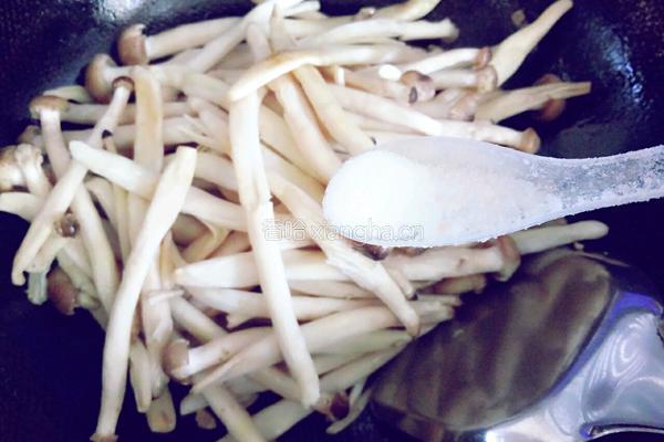 白玉菇炒鸡蛋的做法图解6