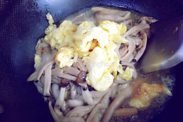 白玉菇炒鸡蛋的做法图解8