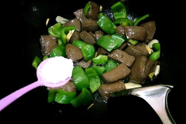 圆椒炒鸭血的做法图解6