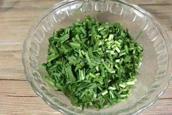 韭菜鸡蛋饼的做法图解2