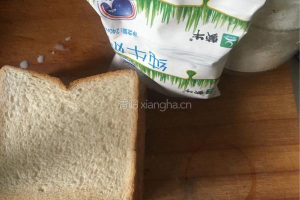 吐司面蛋奶烤布丁的做法图解1