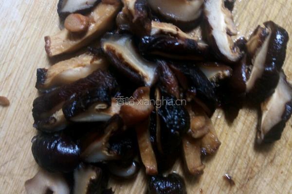 香菇青椒小炒肉的做法图解5